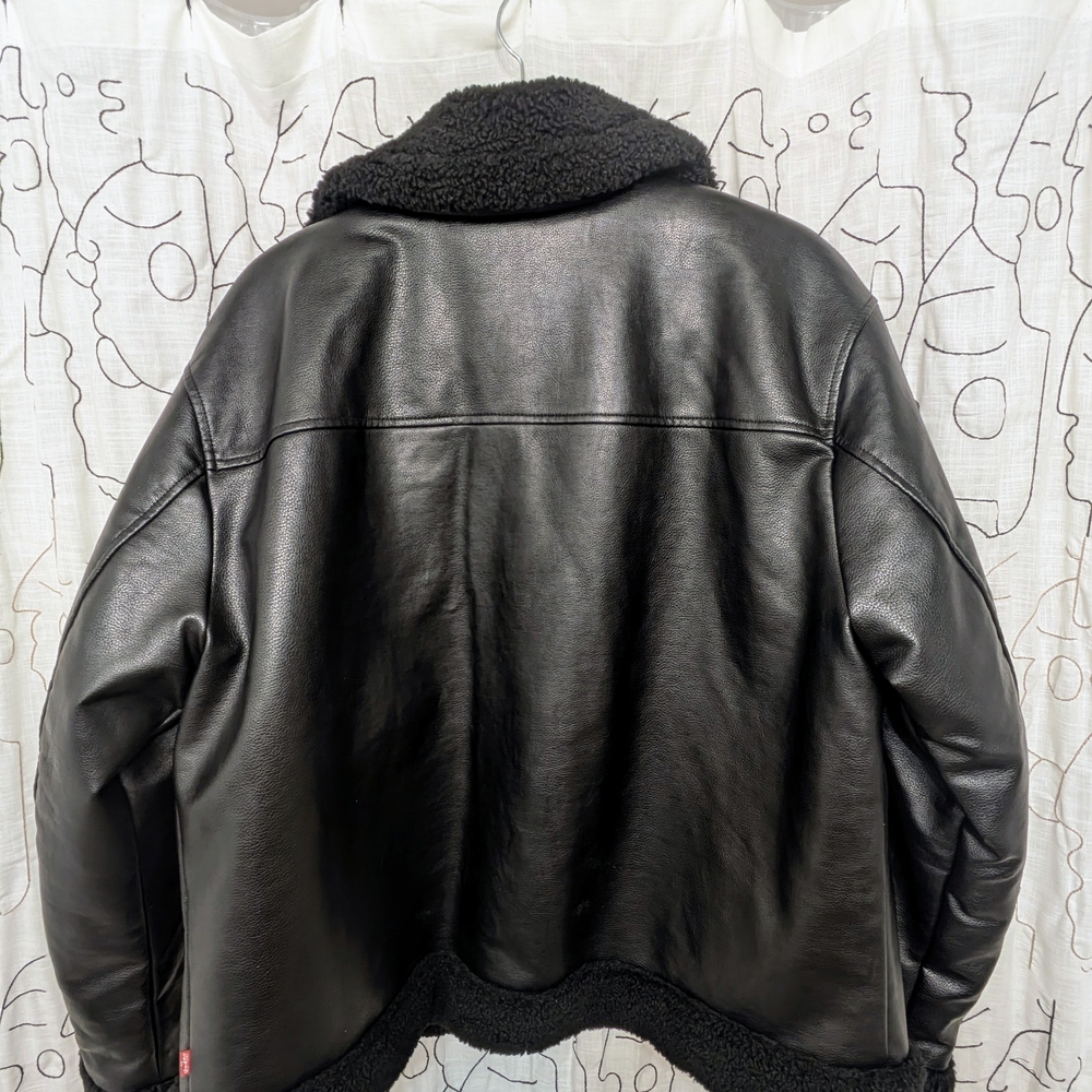 ✨LEVIS JACKET✨ - Picture 4 of 5